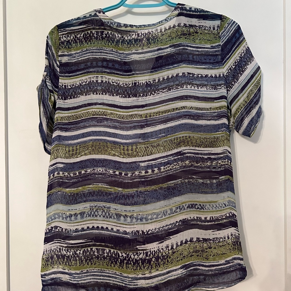 Lightweight Striped Button-Up Women's Top - Picture 6 of 6